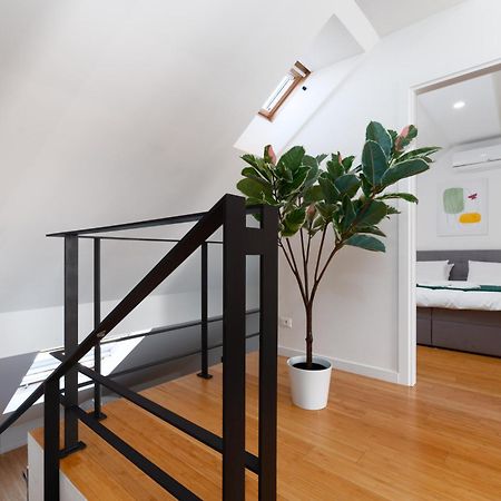 Two-Level Apart With A Terrace Near The Vltava River Prague Exterior photo