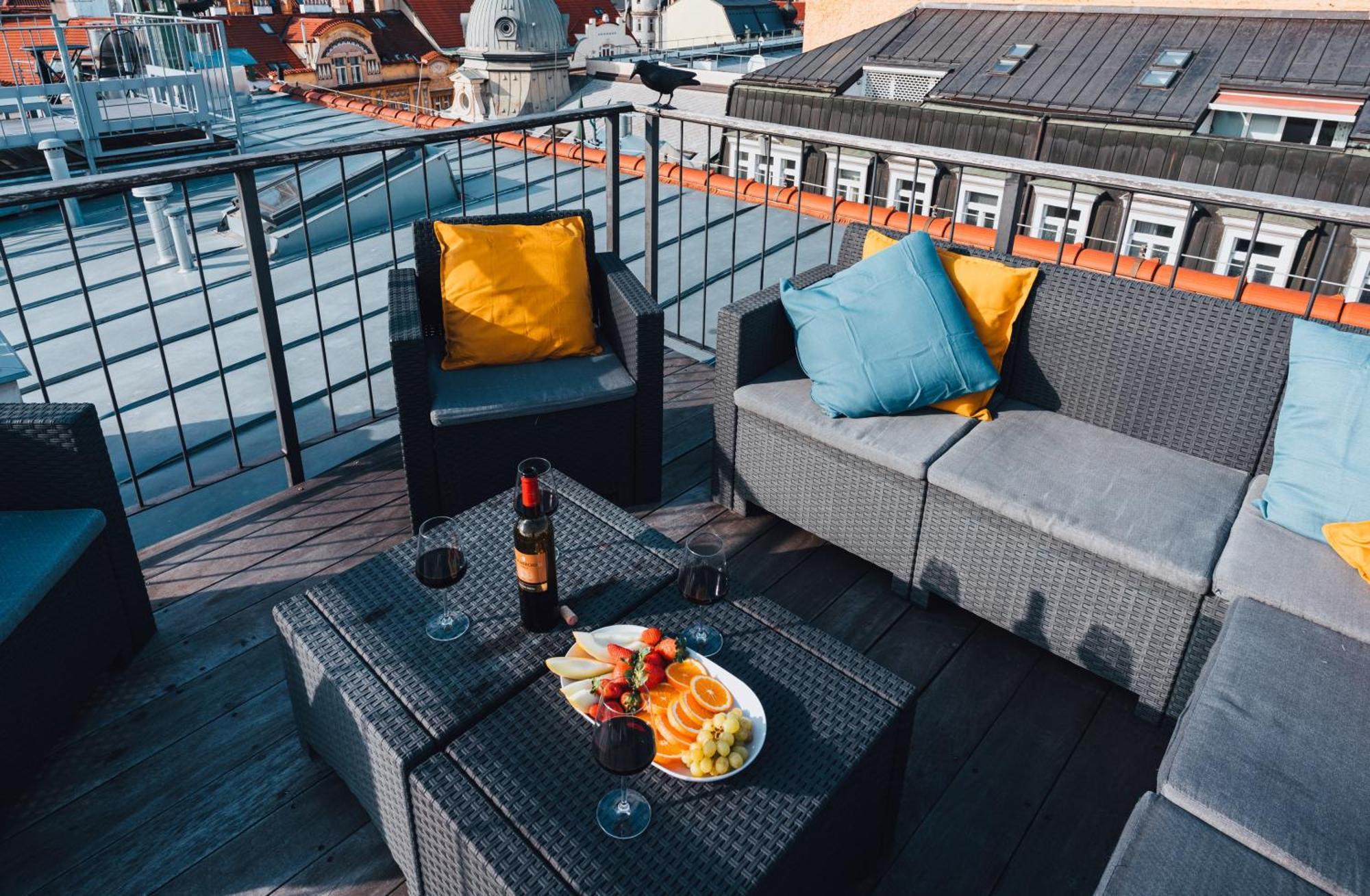 Two-Level Apart With A Terrace Near The Vltava River Prague Exterior photo