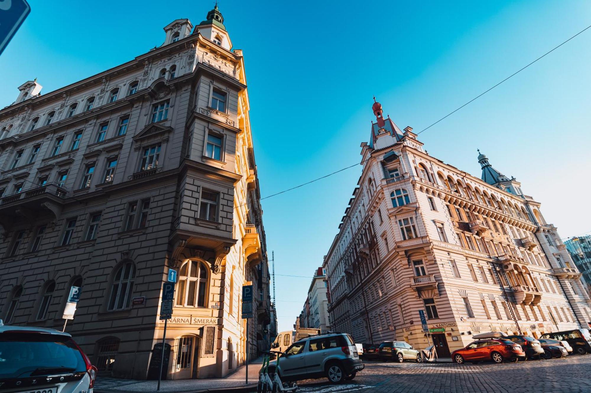 Two-Level Apart With A Terrace Near The Vltava River Prague Exterior photo